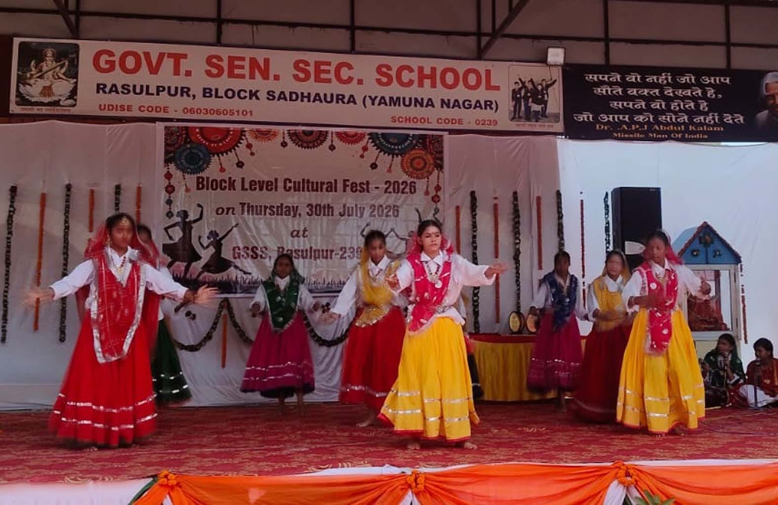 साढौरा में प्रदर्शनी का अवलोकन करते हुए मुख्य अतिथि। प्रवक्ता साढौरा में प्रदर्शनी का अवलोकन करते हुए मुख्य अतिथि। प्रवक्ता