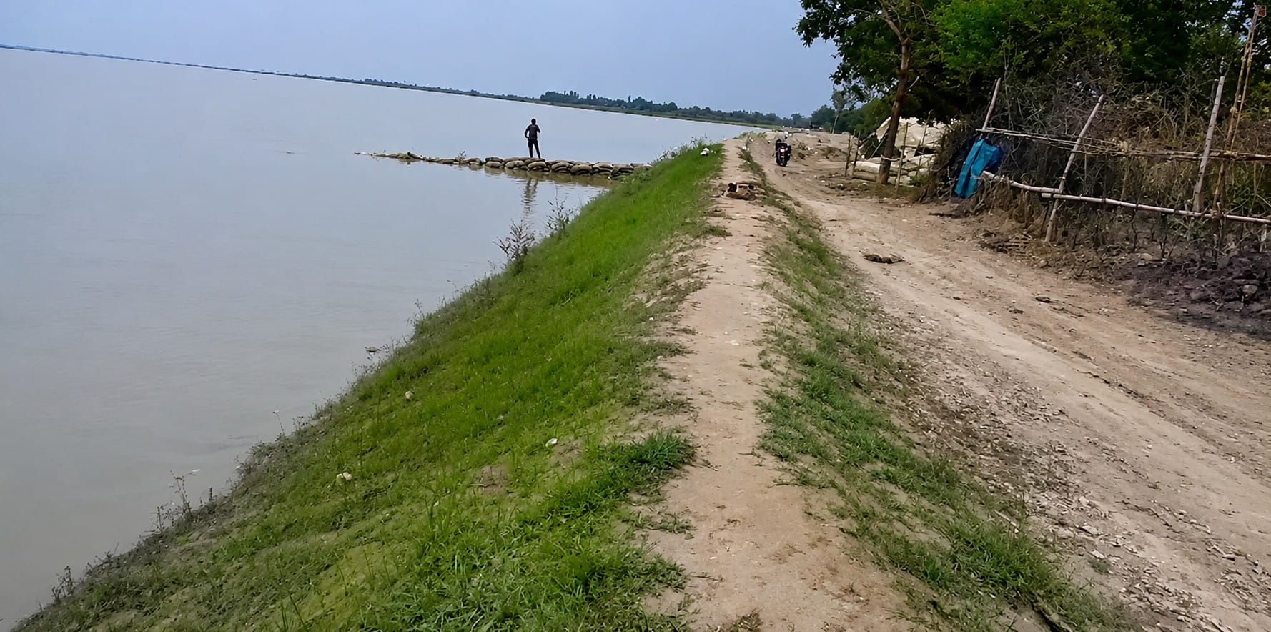 सगड़ी के झगरहवा में हो रही कटान। संवाद सगड़ी के झगरहवा में हो रही कटान। संवाद
