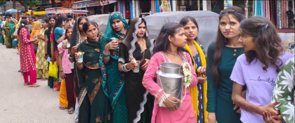 सावन माह के पहले सोमवार को छितौनी गांव स्थित छितेश्वरनाथ मंदिर परिसर में जलाभिषेक करने के लिए सावन माह के पहले सोमवार को छितौनी गांव स्थित छितेश्वरनाथ मंदिर परिसर में जलाभिषेक करने के लिए