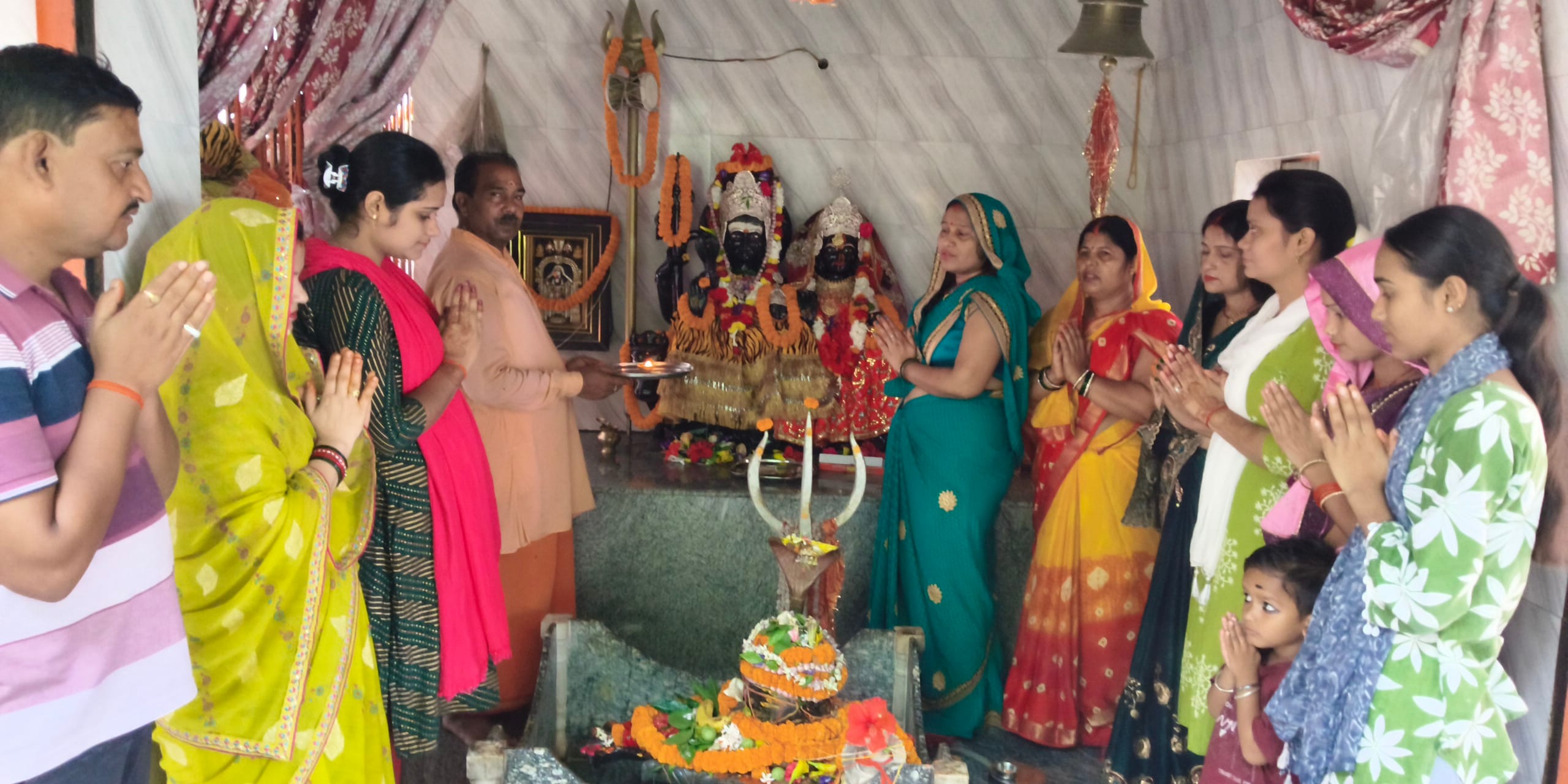 शिवद्वार में श्रावण मास के प्रथम सोमवार को श्रीउमामहेश्वर का दिव्य श्रृंगार। संवाद शिवद्वार में श्रावण मास के प्रथम सोमवार को श्रीउमामहेश्वर का दिव्य श्रृंगार। संवाद