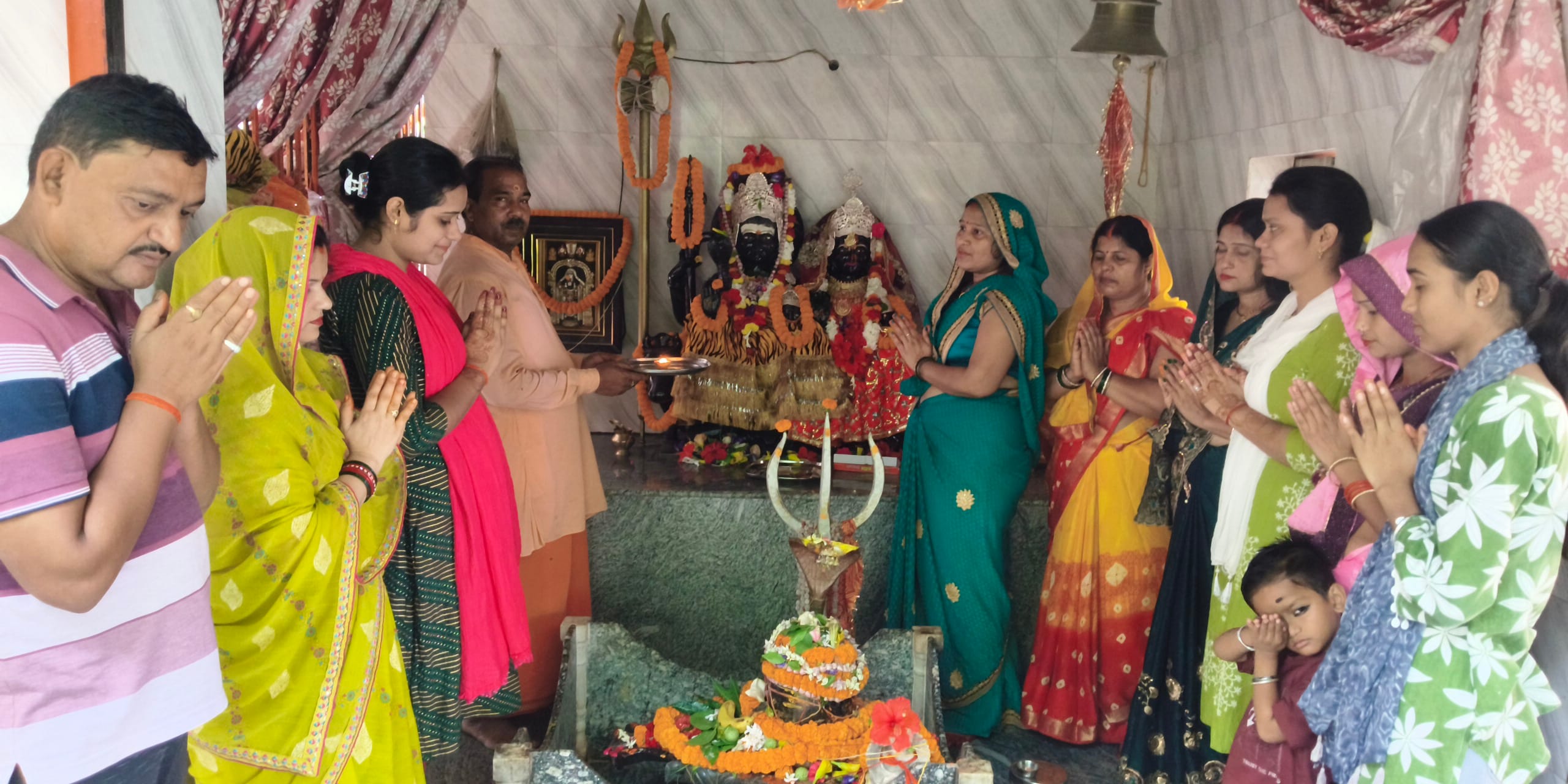शिवद्वार में श्रावण मास के प्रथम सोमवार को श्रीउमामहेश्वर का दिव्य श्रृंगार। संवाद शिवद्वार में श्रावण मास के प्रथम सोमवार को श्रीउमामहेश्वर का दिव्य श्रृंगार। संवाद