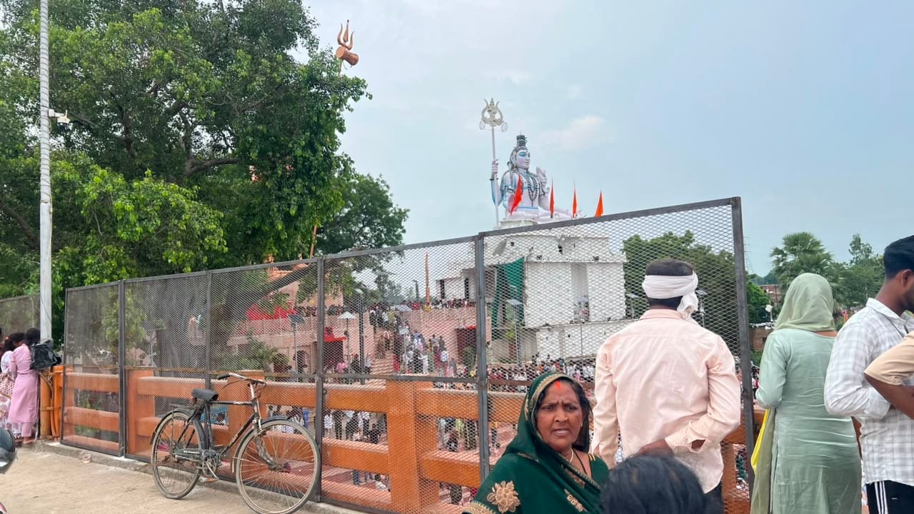 दोहरीघाट पुल पर सुरक्षा के लिए कोई जाली नही लगाई गई।संवाद