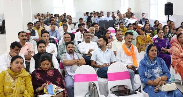धर्मशाला में जिला परिषद की बैठक की अध्यक्षता करते हुए जिप अध्यक्ष सीमा चौधरी। अमर उजाला धर्मशाला में जिला परिषद की बैठक की अध्यक्षता करते हुए जिप अध्यक्ष सीमा चौधरी। अमर उजाला