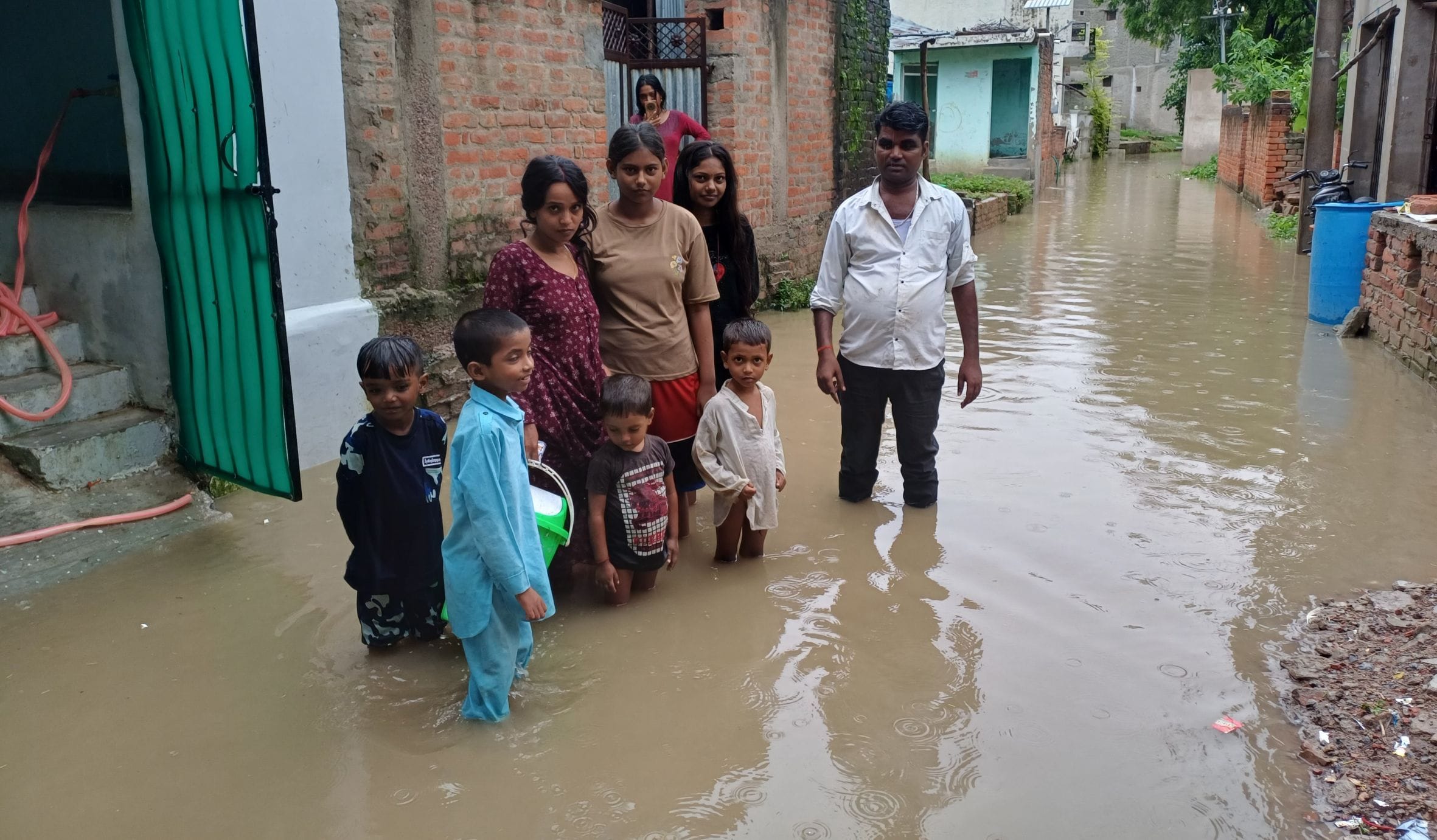 बछरावां सीएचसी परिसर में बारिश से हुआ जलभराव। बछरावां सीएचसी परिसर में बारिश से हुआ जलभराव।
