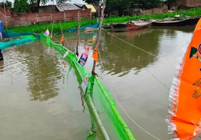 फोटो 19: राजघाट पर गंगा नदी में बढ़ा पानी। संवाद फोटो 19: राजघाट पर गंगा नदी में बढ़ा पानी। संवाद