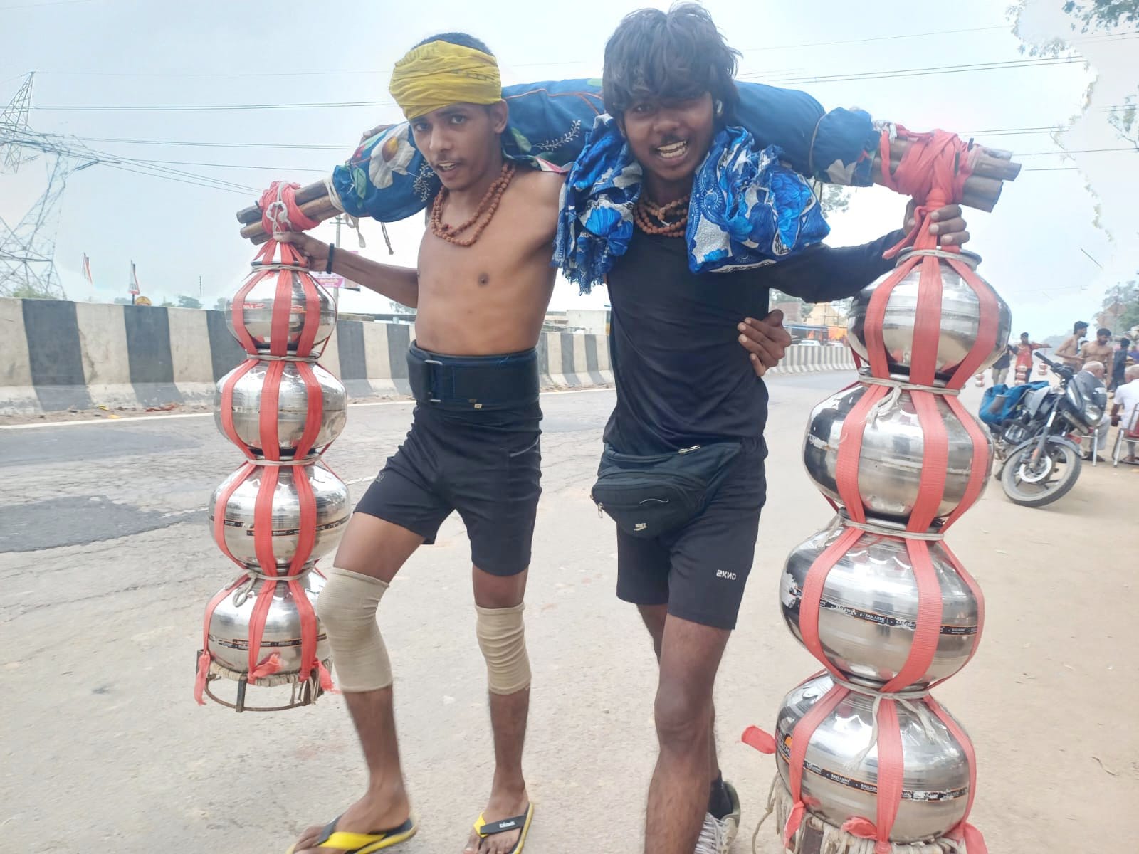 हरिद्वार से गंगाजल लेकर बागपत के गौरीपुर जवाहरनगर में जाते कांवड़िए। संवाद