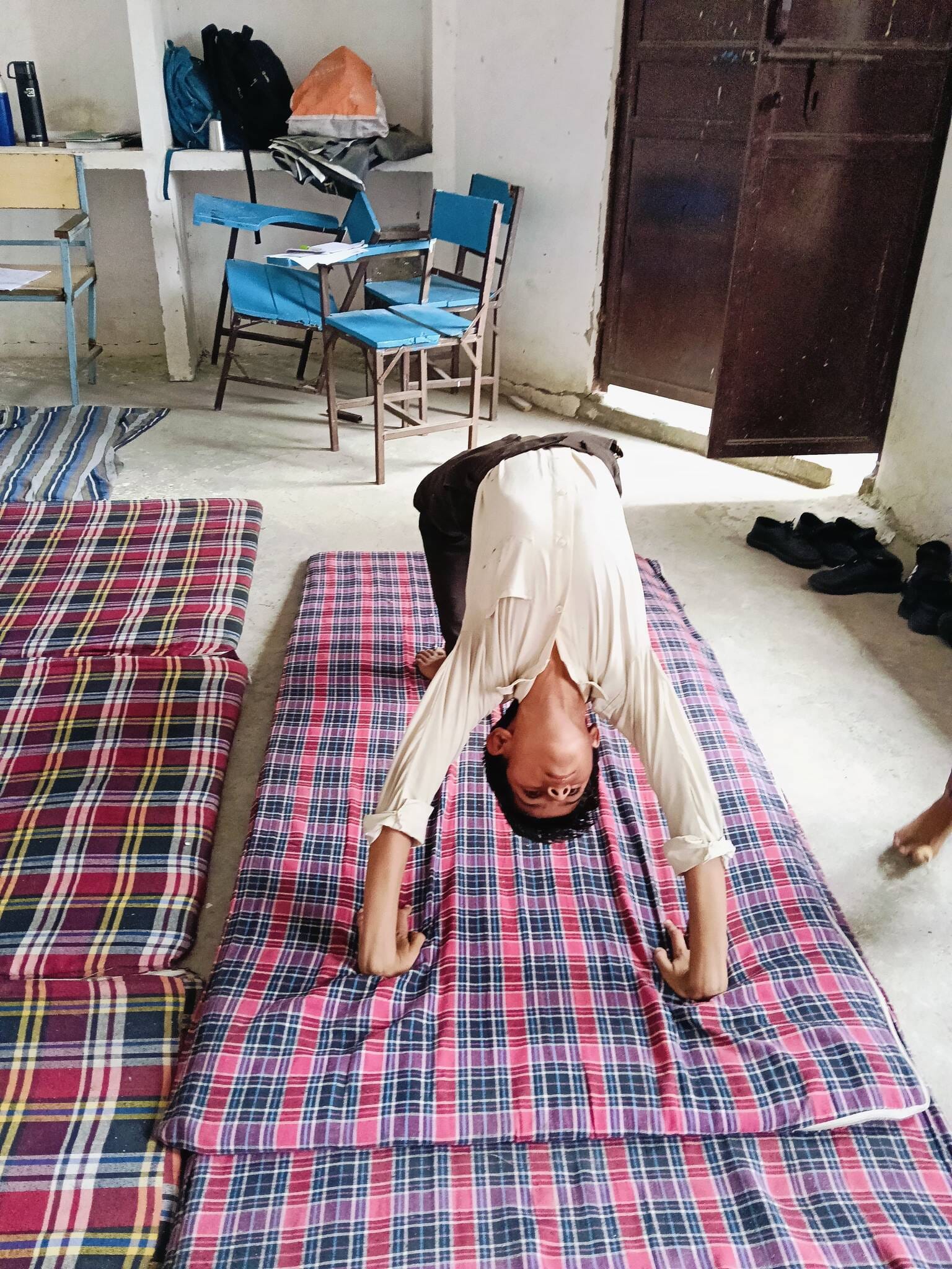 जिला स्तरीय जिनमास्टिक प्रतियोगिता प्रतिभाग करता छात्र. विद्यालय जिला स्तरीय जिनमास्टिक प्रतियोगिता प्रतिभाग करता छात्र. विद्यालय