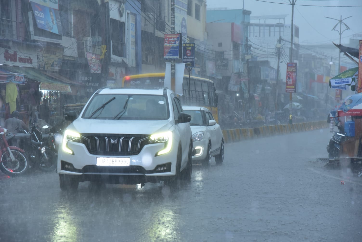 कैराना के अलीपुर में बारिश में गिरा कच्चा मकान-ग्रामीण कैराना के अलीपुर में बारिश में गिरा कच्चा मकान-ग्रामीण