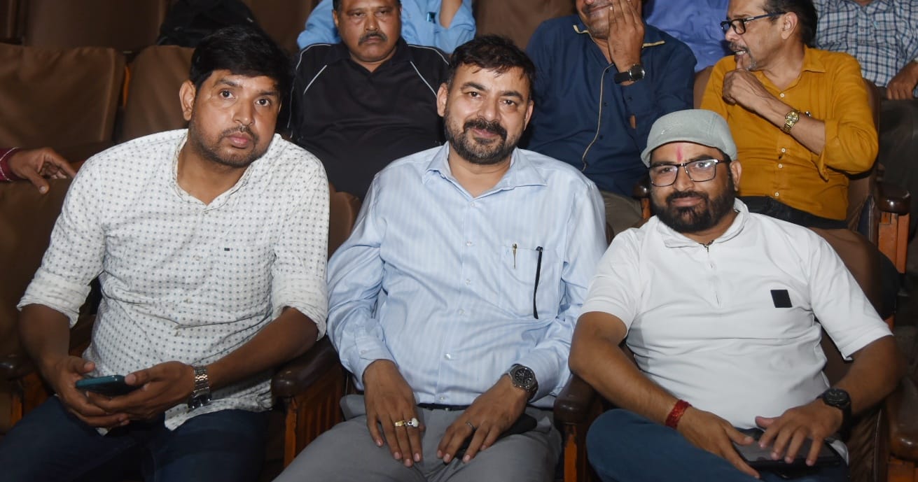 किशोर के नगमों से सजी महफिल, सदाबहार गीतों पर झूमे श्रोता