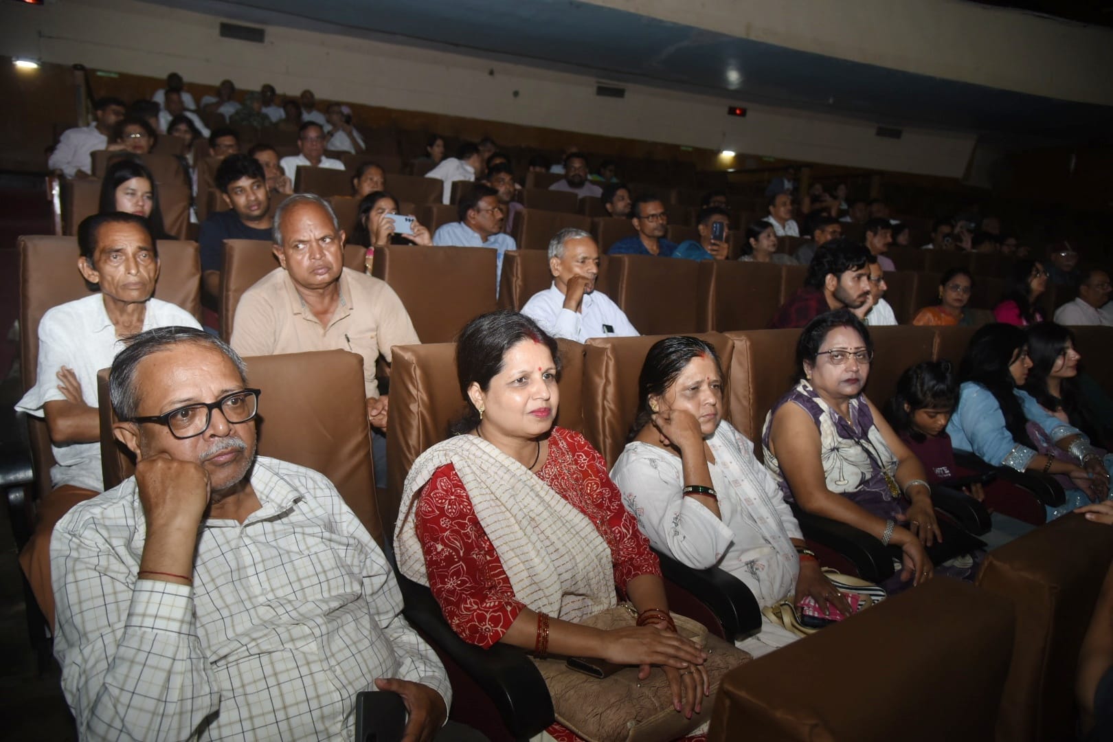 किशोर के नगमों से सजी महफिल, सदाबहार गीतों पर झूमे श्रोता