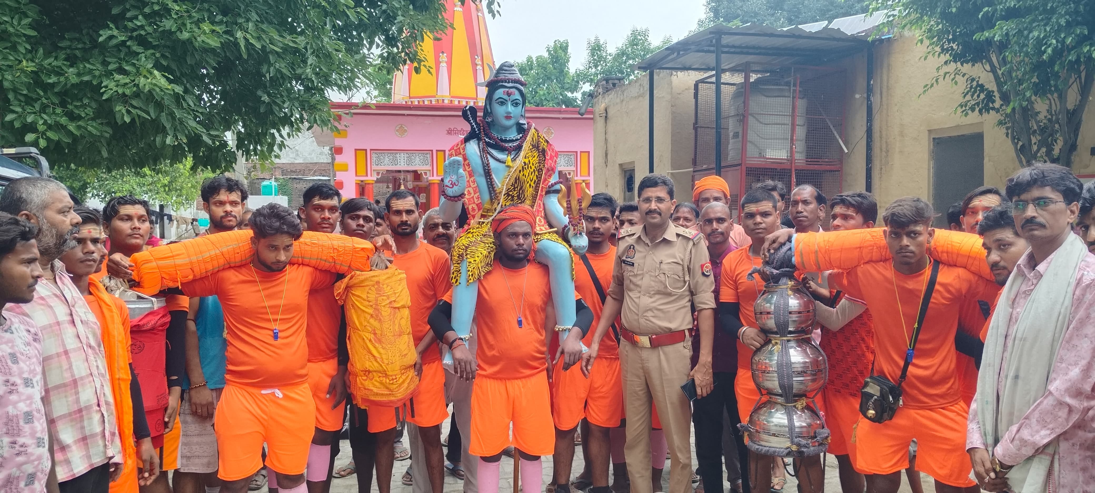 कांवड़ियों के लिए लगाया चाय पकौड़ी और खिचड़ी का लंगर। स्राेत आयोजक कांवड़ियों के लिए लगाया चाय पकौड़ी और खिचड़ी का लंगर। स्राेत आयोजक