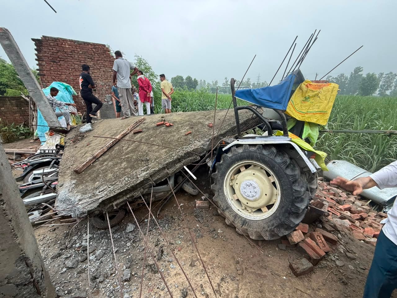 लाडवा। मृतक करनैल सिंह व उनकी पत्नी जसविंद्र। परिजन लाडवा। मृतक करनैल सिंह व उनकी पत्नी जसविंद्र। परिजन