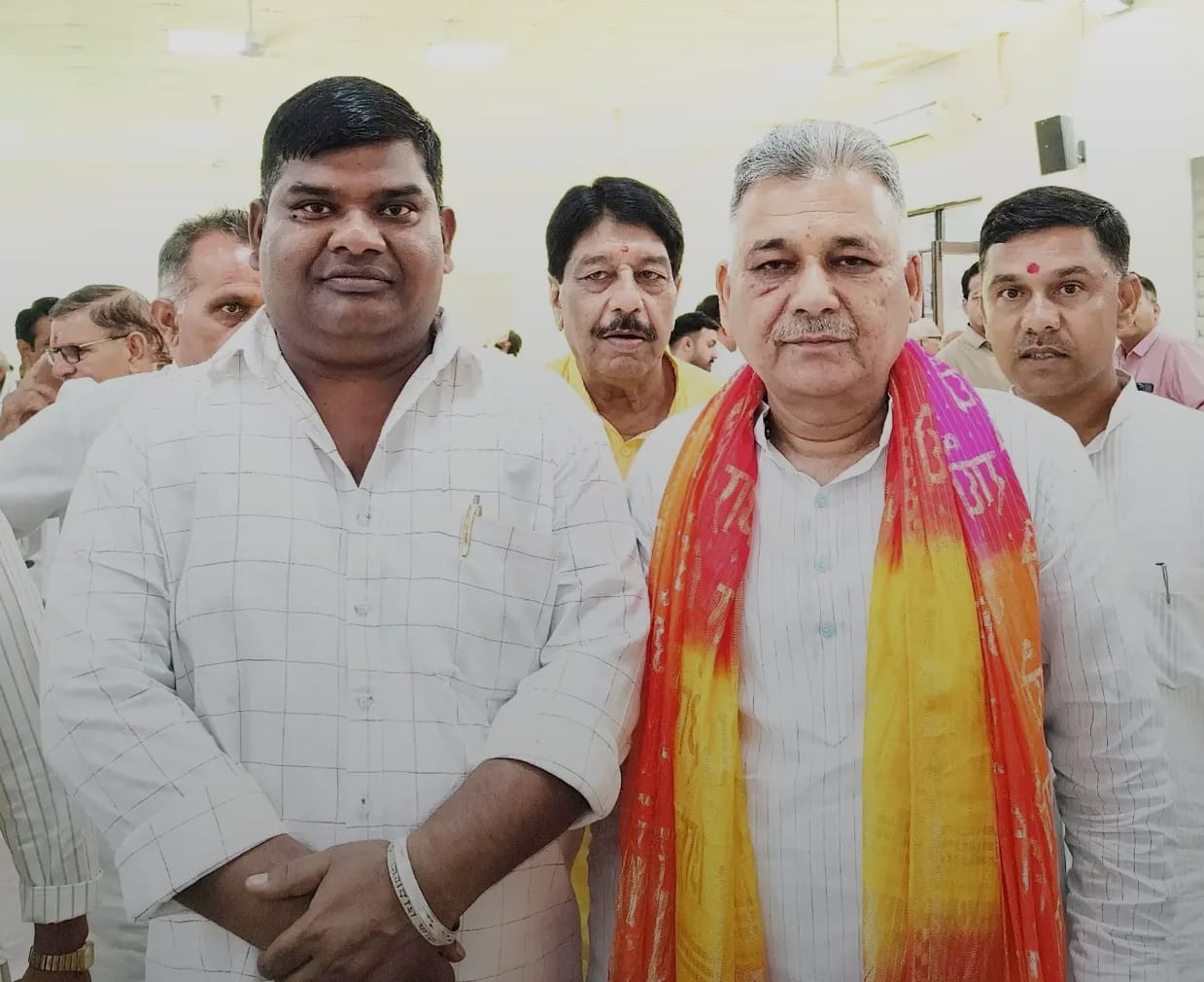 मुख्यमंत्री व मंत्रियों के साथ आरोपी जगदीश कुमार मालवीय मुख्यमंत्री व मंत्रियों के साथ आरोपी जगदीश कुमार मालवीय