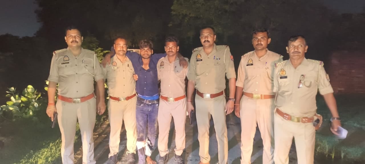 मुठभेड़ के दौरान गिरी आरोपी की बाइक। स्रोत: पुलिस मुठभेड़ के दौरान गिरी आरोपी की बाइक। स्रोत: पुलिस
