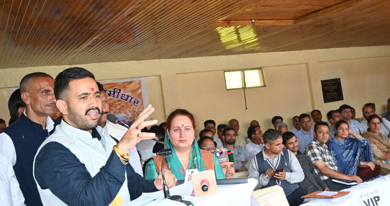 राजगढ़ के शनोल मेले के समापन अवसर पर सम्बोधित करते लोक निर्माण विभाग मंत्री विक्रमादित्य सिंह। स