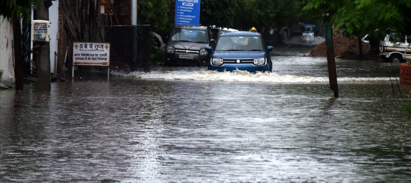 राजधानी के कई इलाकों मे जलभराव की रही समस्या। 