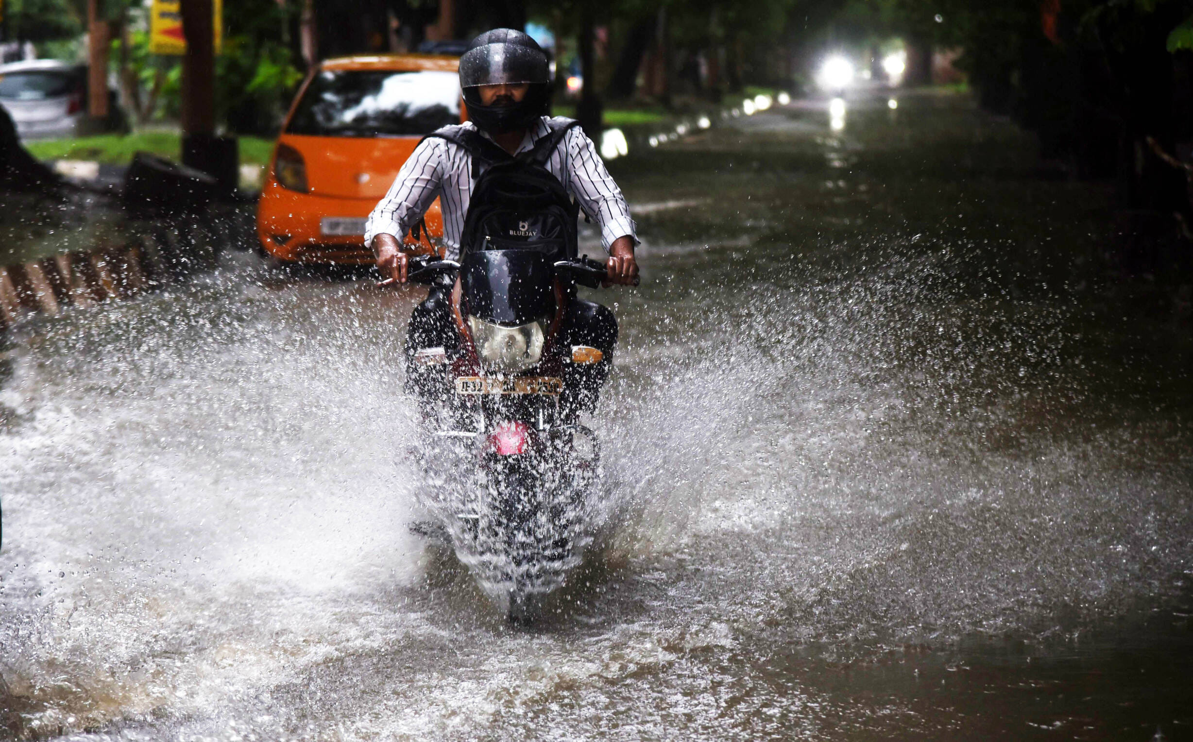 राजधानी के कई इलाकों मे जलभराव की रही समस्या। 