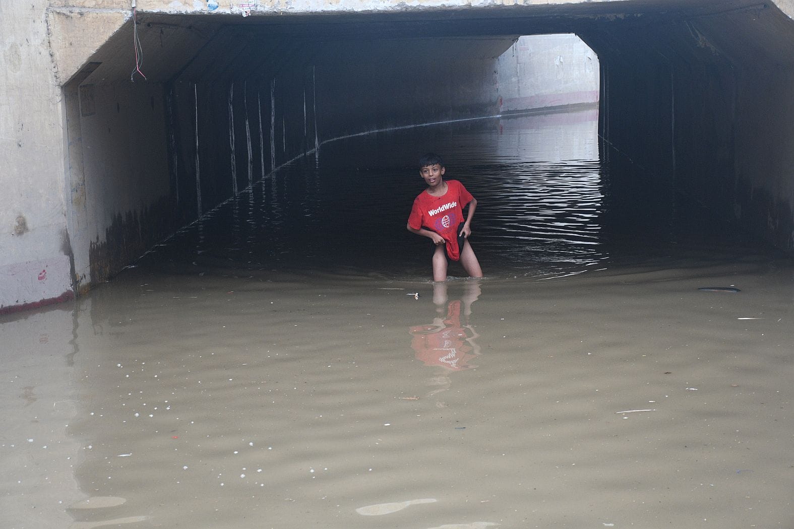 राजधानी के कई इलाकों मे जलभराव की रही समस्या। 