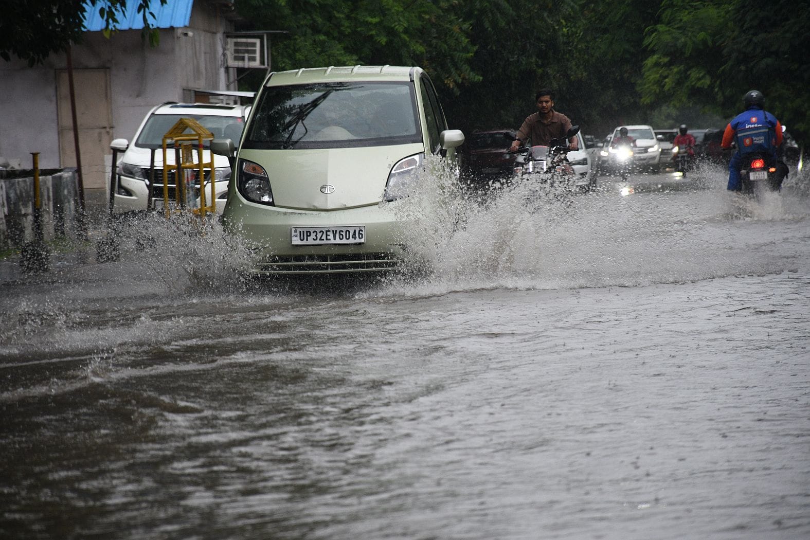 राजधानी के कई इलाकों मे जलभराव की रही समस्या। 