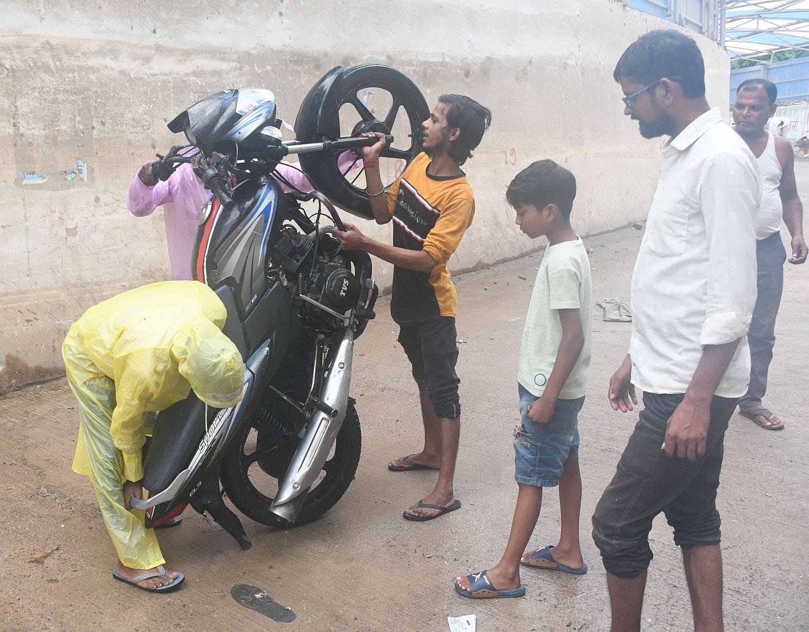 राजधानी के कई इलाकों मे जलभराव की रही समस्या। 