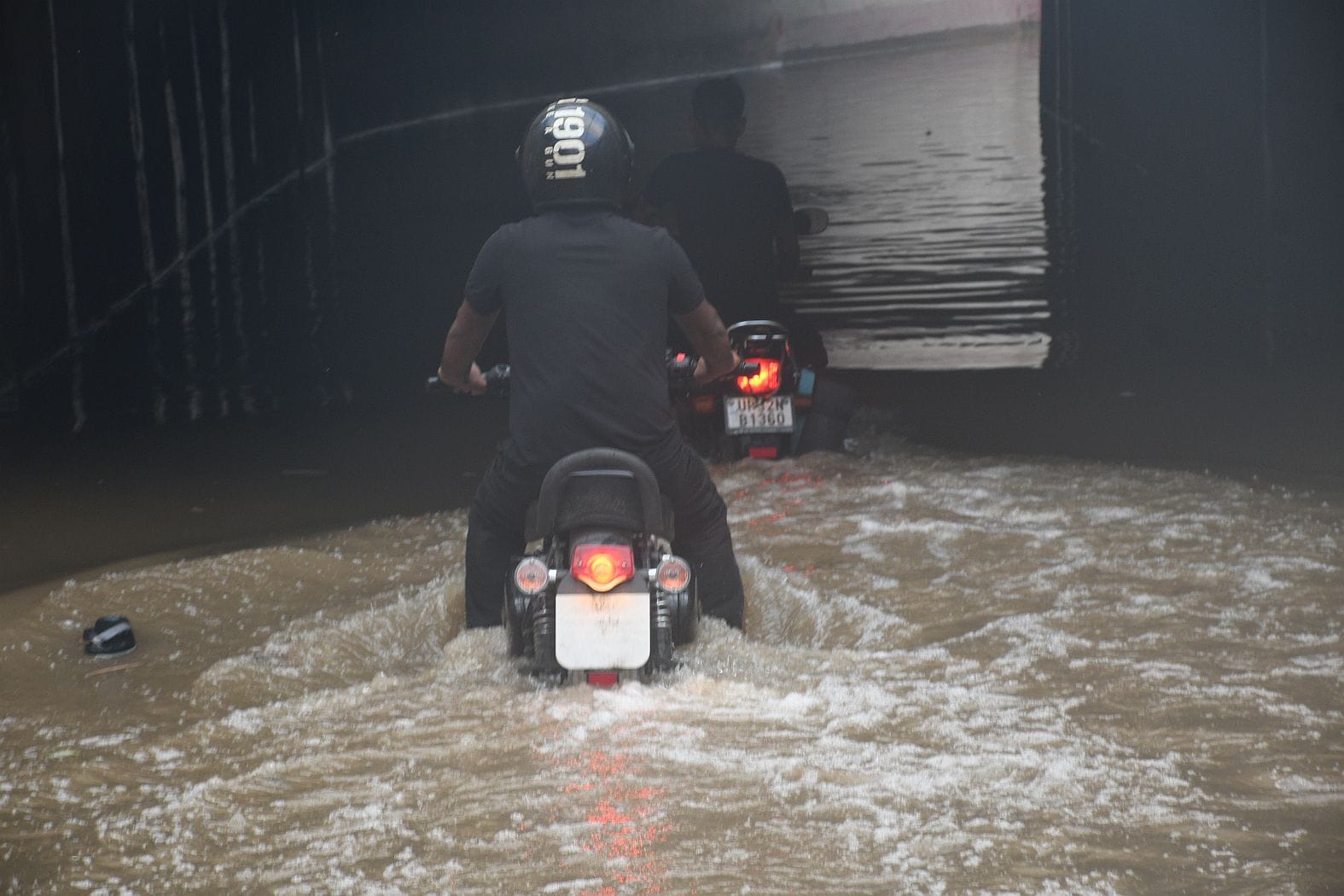 राजधानी के कई इलाकों मे जलभराव की रही समस्या। 