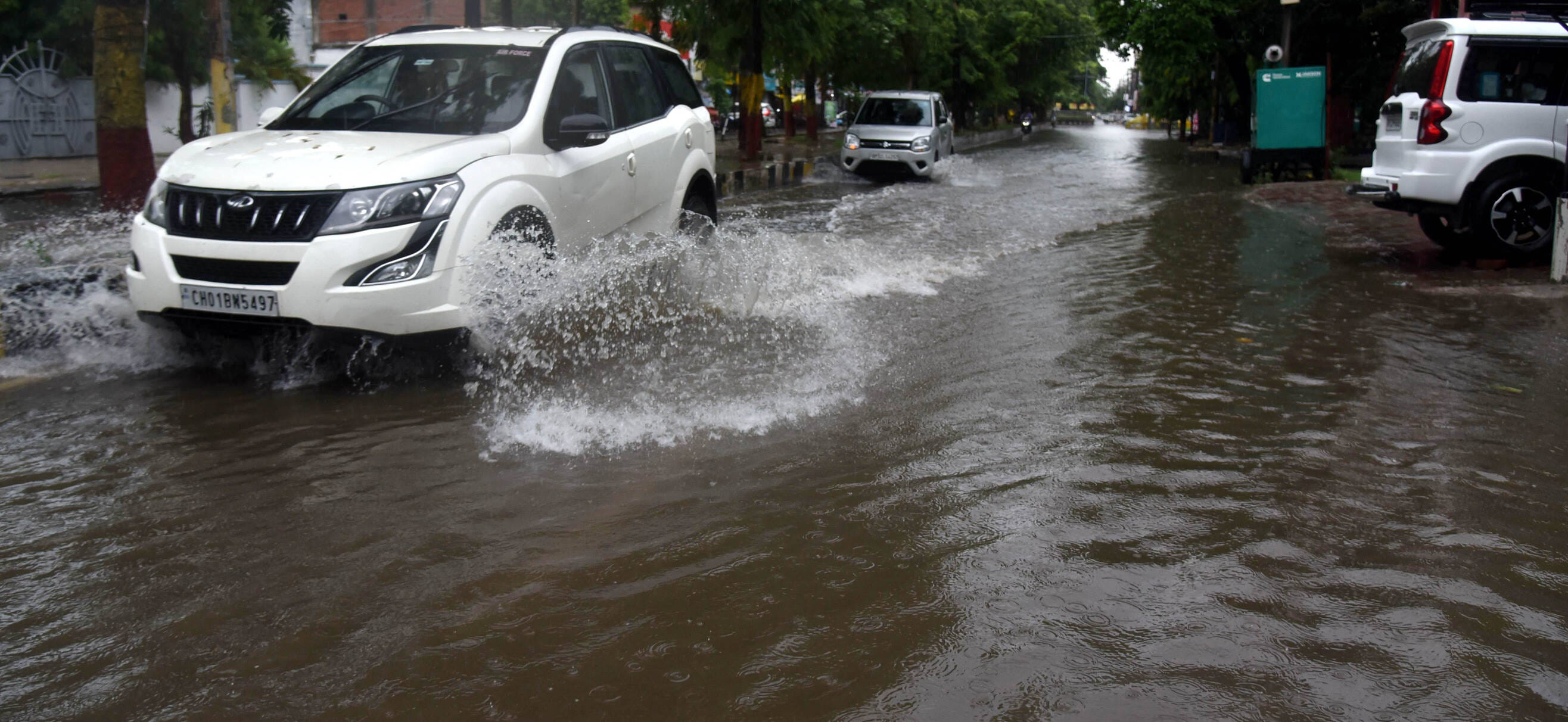 राजधानी के कई इलाकों मे जलभराव की रही समस्या। 