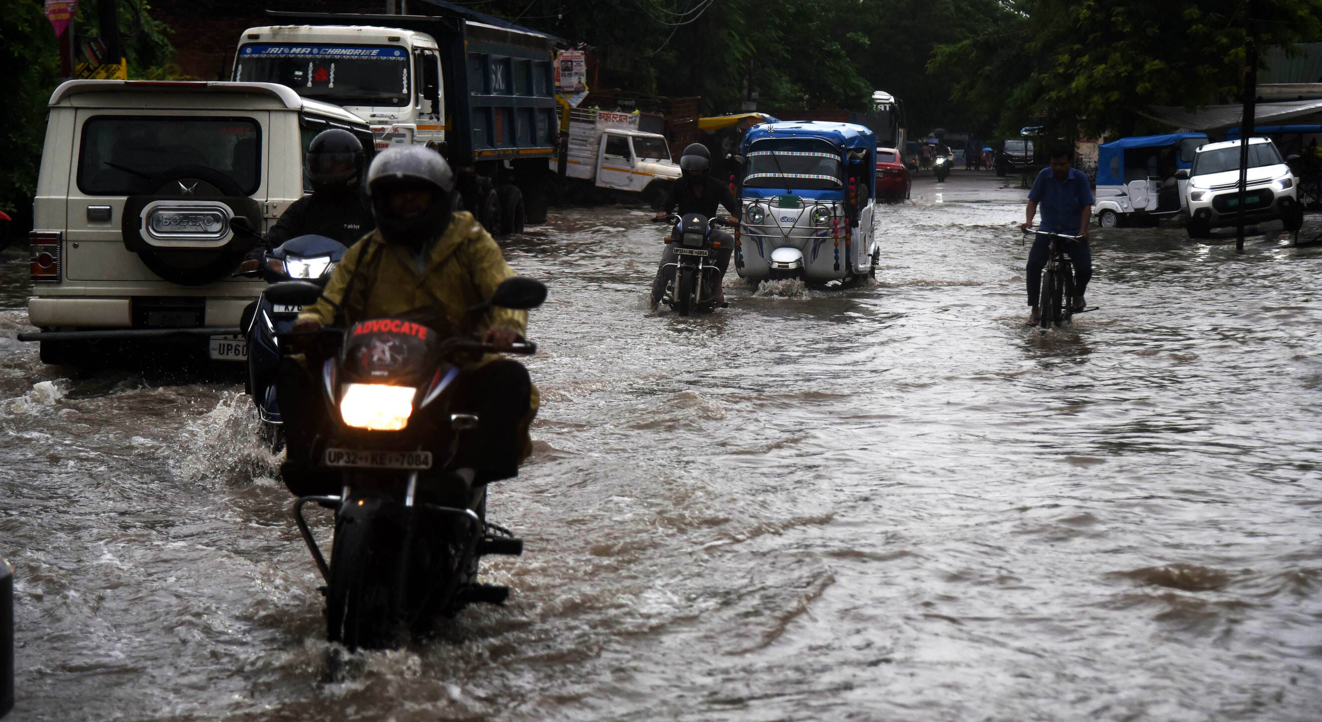राजधानी के कई इलाकों मे जलभराव की रही समस्या। 