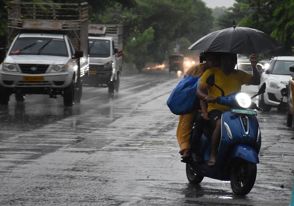 राजधानी में मंगलवार को कई इलाकों में बारिश हुई। राजधानी में मंगलवार को कई इलाकों में बारिश हुई।