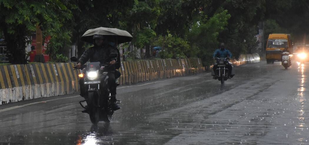 राजधानी में मंगलवार को कई इलाकों में बारिश हुई। राजधानी में मंगलवार को कई इलाकों में बारिश हुई।