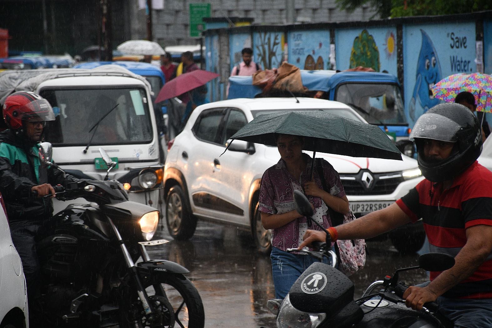 राजधानी में मंगलवार को कई इलाकों में बारिश हुई। राजधानी में मंगलवार को कई इलाकों में बारिश हुई।