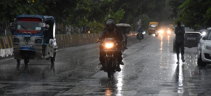 राजधानी में मंगलवार को कई इलाकों में बारिश हुई। राजधानी में मंगलवार को कई इलाकों में बारिश हुई।