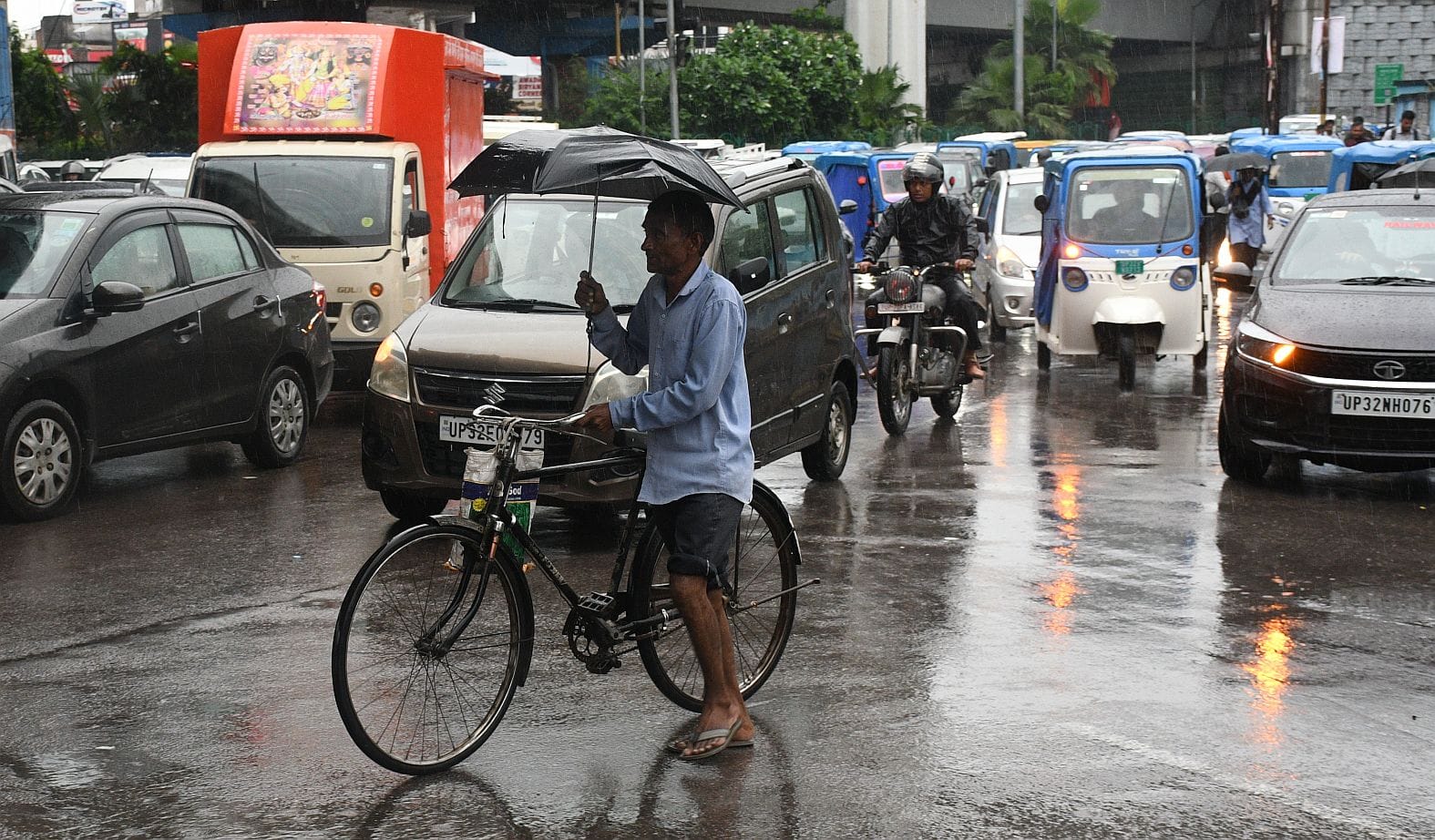 राजधानी में मंगलवार को कई इलाकों में बारिश हुई। राजधानी में मंगलवार को कई इलाकों में बारिश हुई।
