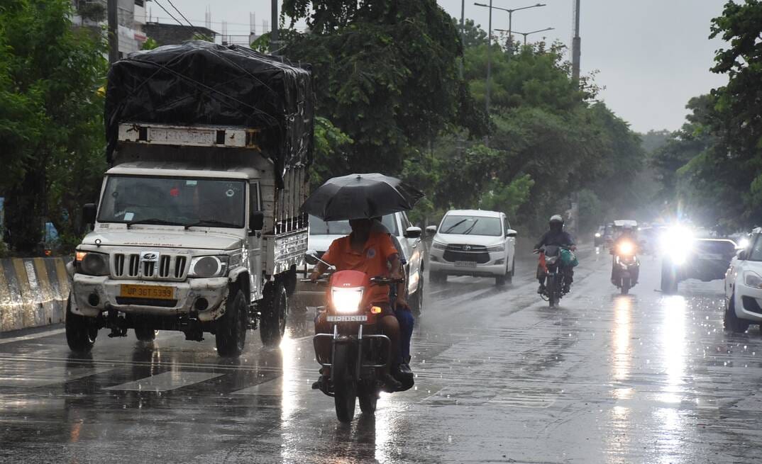 राजधानी में मंगलवार को कई इलाकों में बारिश हुई। राजधानी में मंगलवार को कई इलाकों में बारिश हुई।