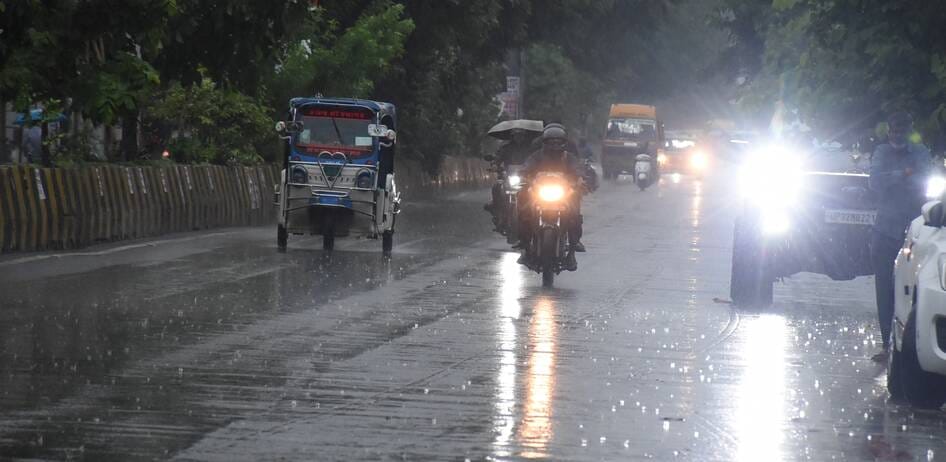 राजधानी में मंगलवार को कई इलाकों में बारिश हुई। राजधानी में मंगलवार को कई इलाकों में बारिश हुई।
