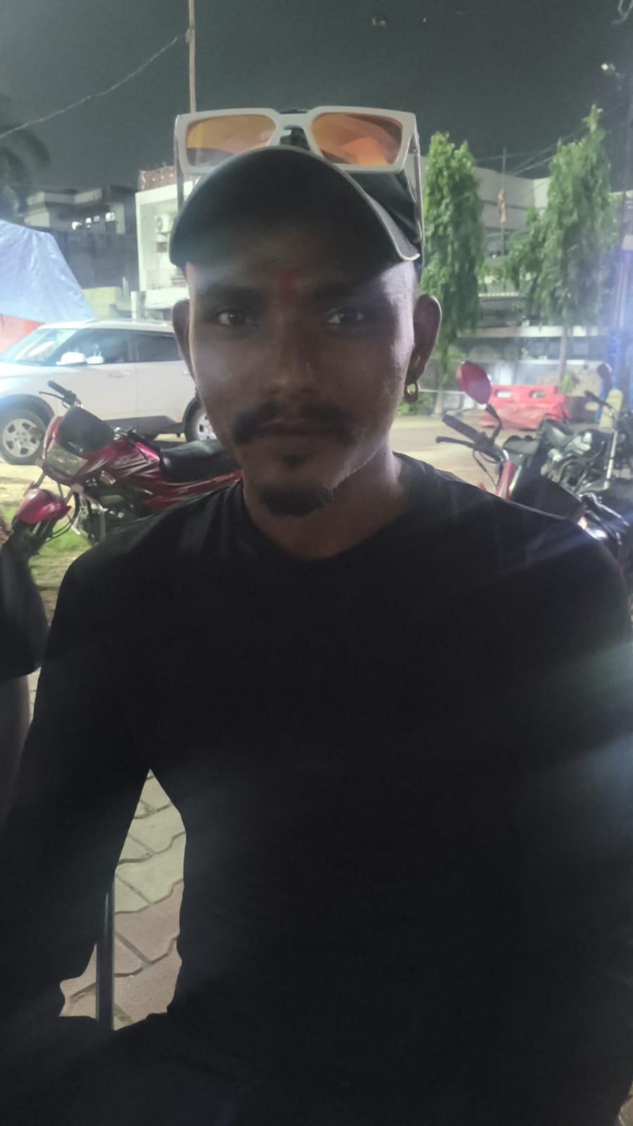 दौराला - दिल्ली राजौरी गार्डन निवासी विजय। कांवड़ वाली खबर के साथ। स्रोत: संवाद दौराला - दिल्ली राजौरी गार्डन निवासी विजय। कांवड़ वाली खबर के साथ। स्रोत: संवाद