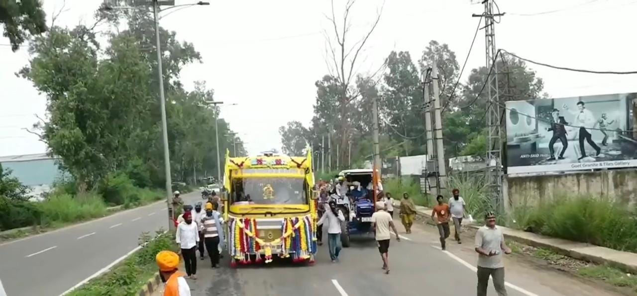 अंबाला सिटी के गुरुद्वारा श्री पंजोखरा साहिब से निकले नगर कीर्तन में मौजूद संगत। प्रबंधन अंबाला सिटी के गुरुद्वारा श्री पंजोखरा साहिब से निकले नगर कीर्तन में मौजूद संगत। प्रबंधन