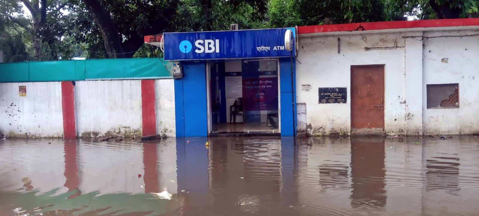 बारिश से हुआ जलभराव। संवाद