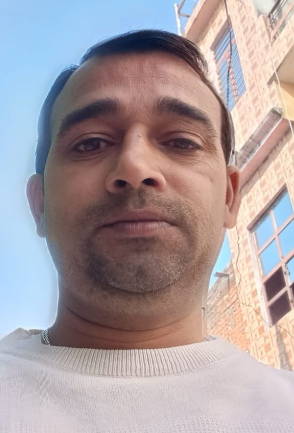 बड़गावं के नयागांव में पशुओं का टीकाकरण करती टीम। श्रोत- ग्रामीण बड़गावं के नयागांव में पशुओं का टीकाकरण करती टीम। श्रोत- ग्रामीण