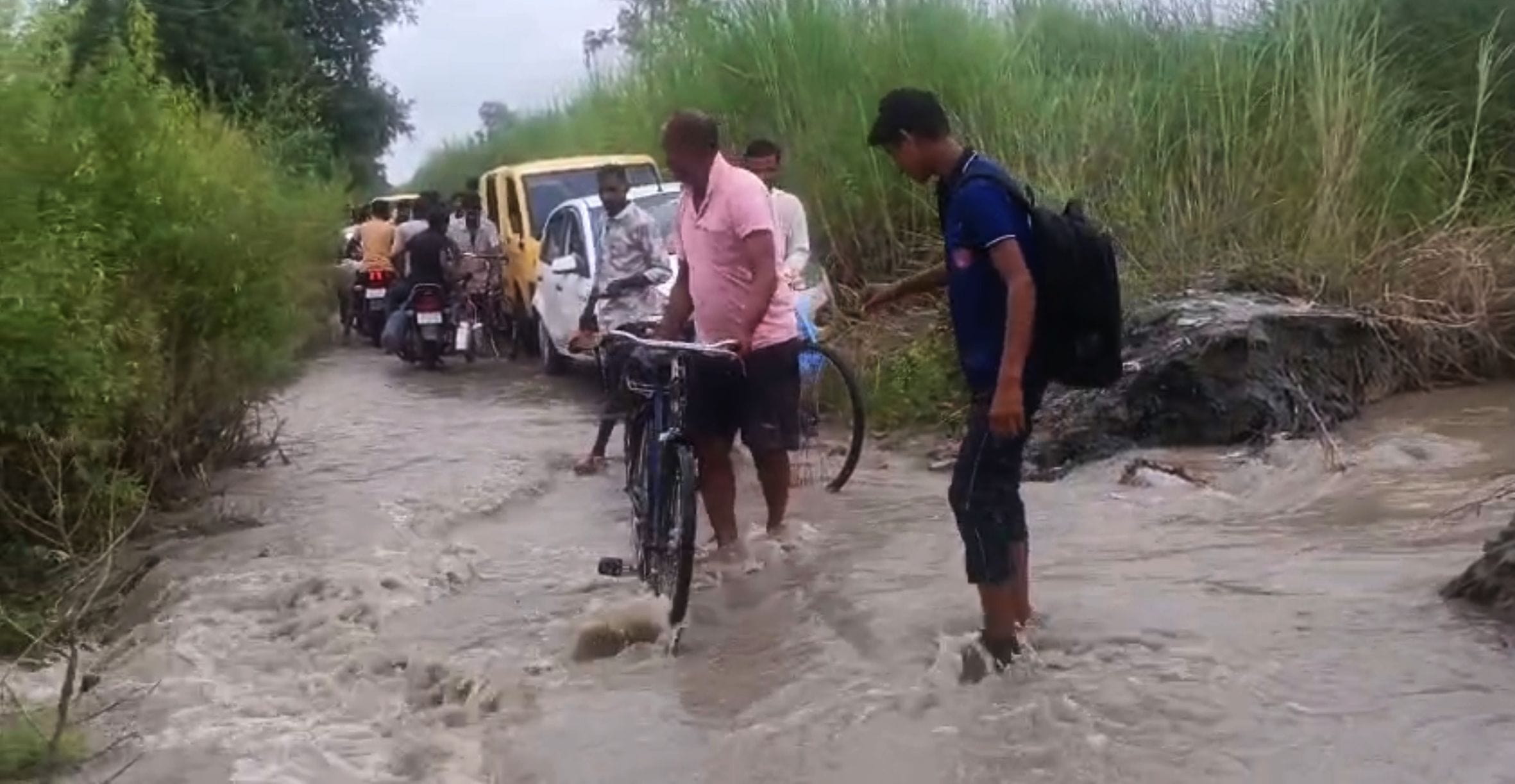 डलमऊ क्षेत्र में गंगा का जलस्तर बढ़ा। 