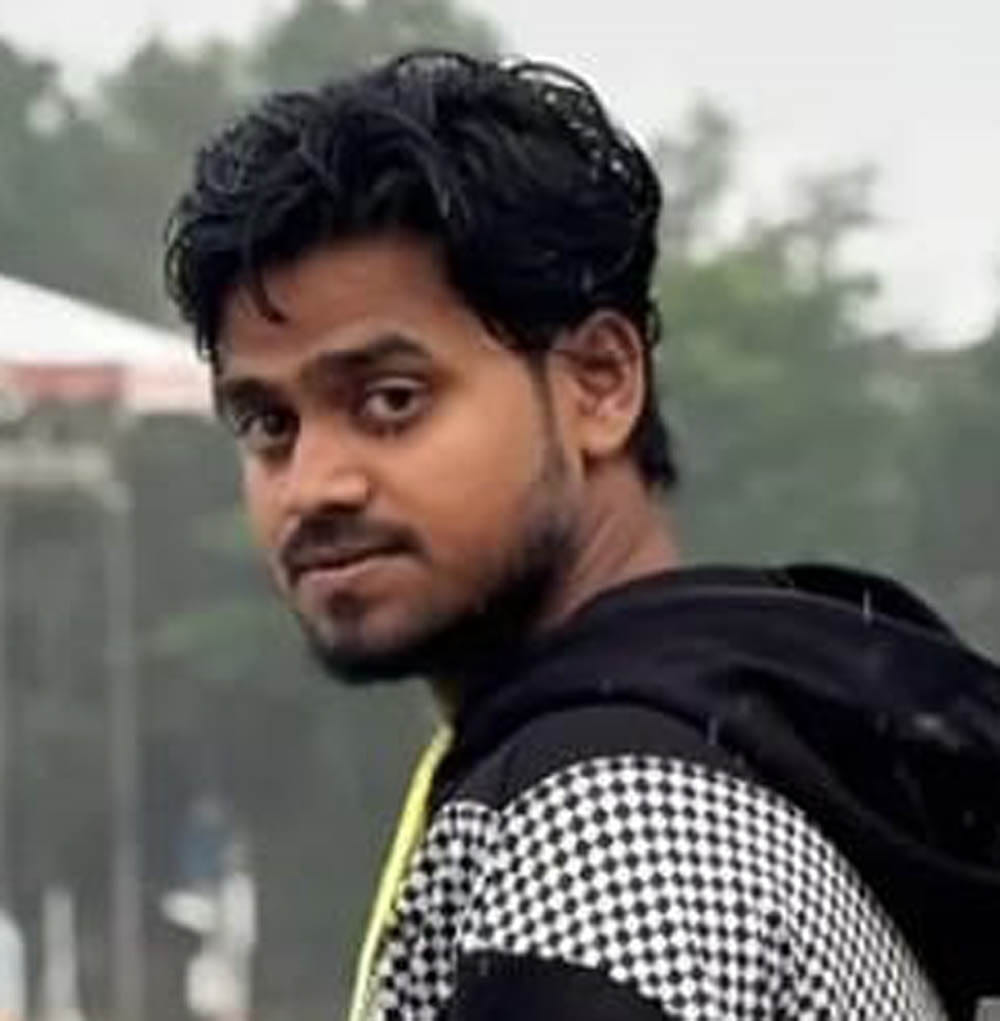 फोटो 05 एचएएमपी 22- राठ में युवक की मौत की मौत पर गमगीन बैठीं परिवार की महिलाएं। संवाद फोटो 05 एचएएमपी 22- राठ में युवक की मौत की मौत पर गमगीन बैठीं परिवार की महिलाएं। संवाद