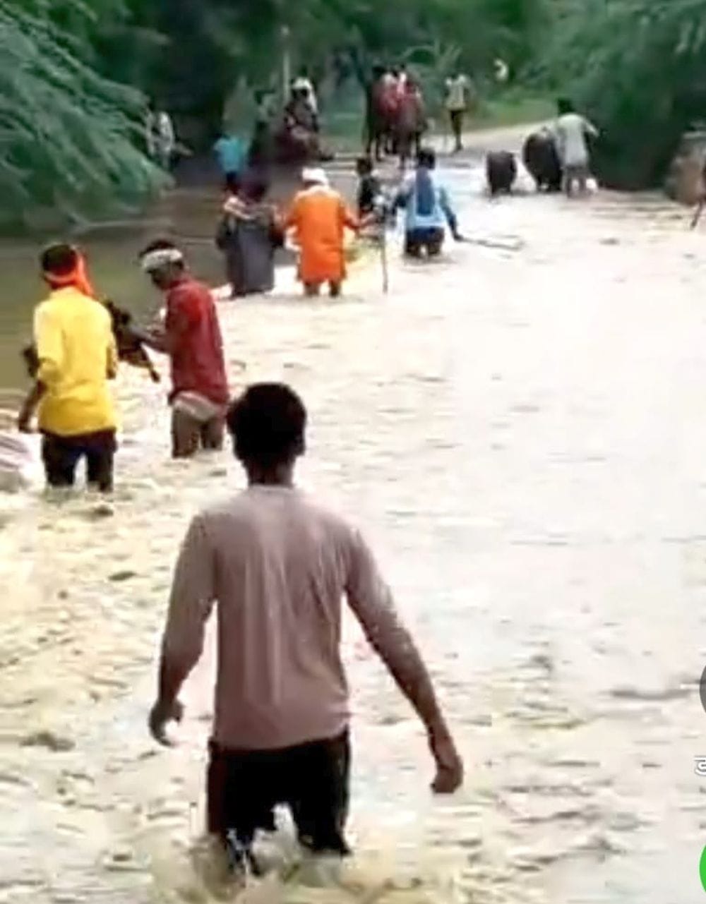 फोटो 06 एमएएचपी 11 परिचय-सूपा मार्ग में रपटा उफनाने से भरा पानी। संवाद फोटो 06 एमएएचपी 11 परिचय-सूपा मार्ग में रपटा उफनाने से भरा पानी। संवाद