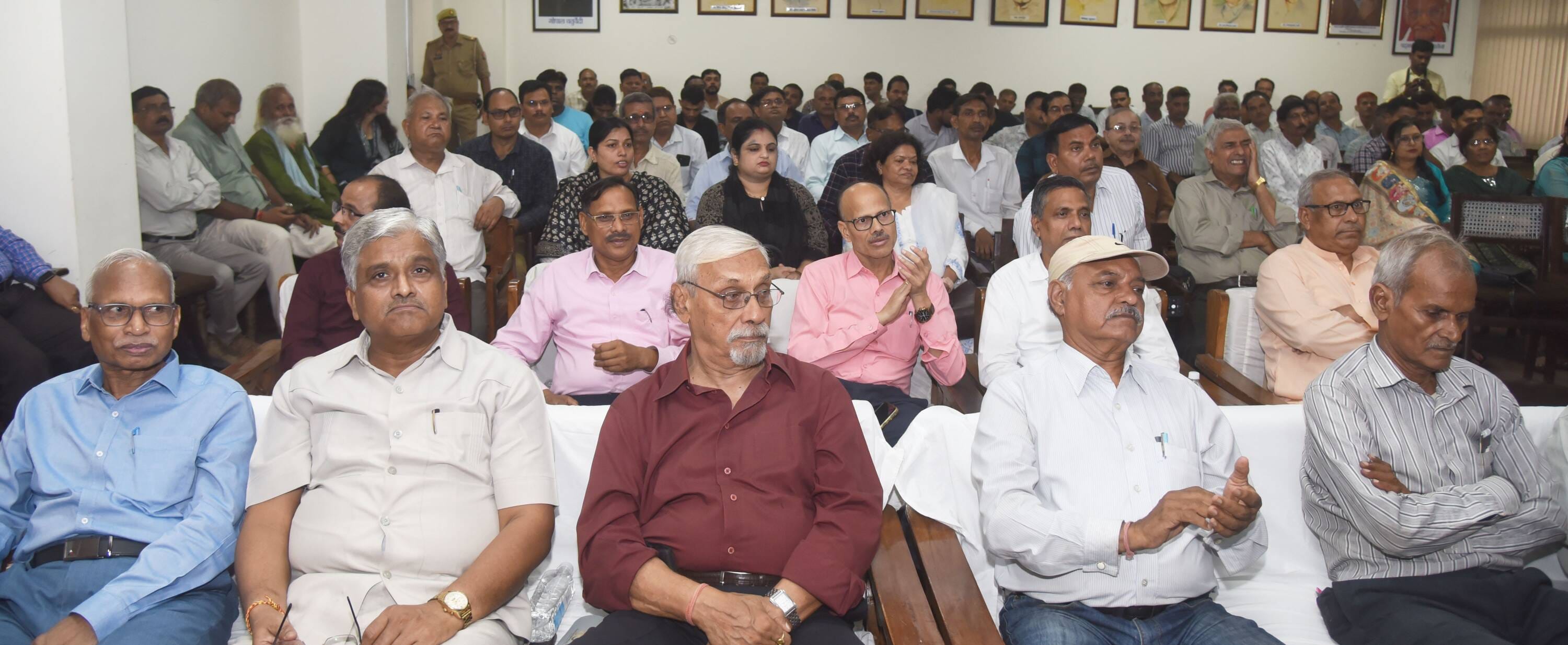 हजरतगंज स्थित हिंदी संस्थान में समावेशी साहित्य संस्थान की ओर से आयोजित स्थापना दिवस एवं अखिलेश हजरतगंज स्थित हिंदी संस्थान में समावेशी साहित्य संस्थान की ओर से आयोजित स्थापना दिवस एवं अखिलेश