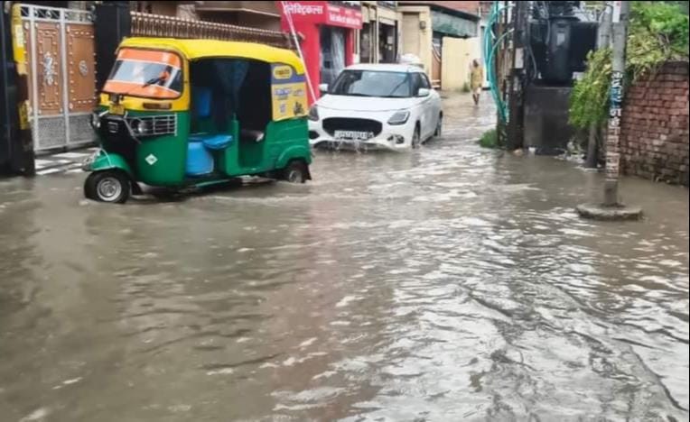 इलिया में बारिश के दौरान हुआ जलभराव। संवाद