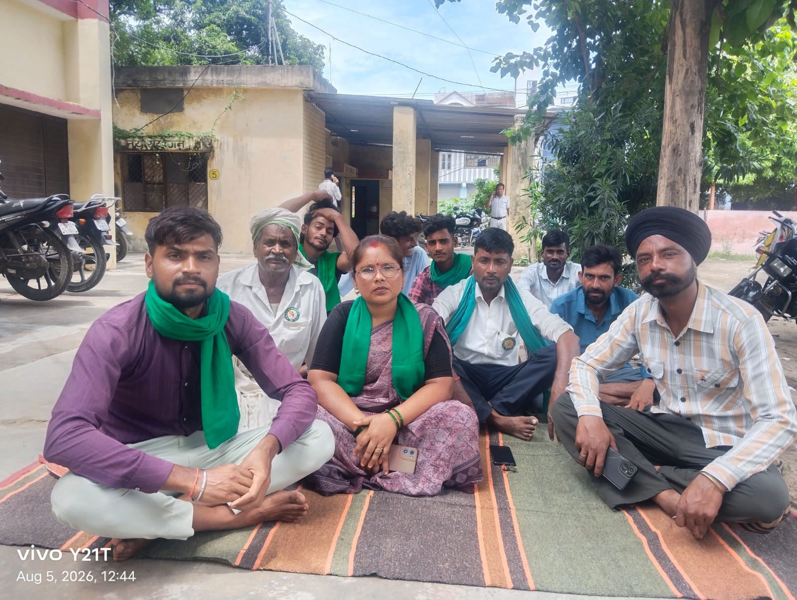 जिला स्तरीय विद्यालयी बैडमिंटन एवं टेबल टेनिस प्रतियोगिता में भाग लेते खिलाड़ी। स्रोत- स्कूल जिला स्तरीय विद्यालयी बैडमिंटन एवं टेबल टेनिस प्रतियोगिता में भाग लेते खिलाड़ी। स्रोत- स्कूल