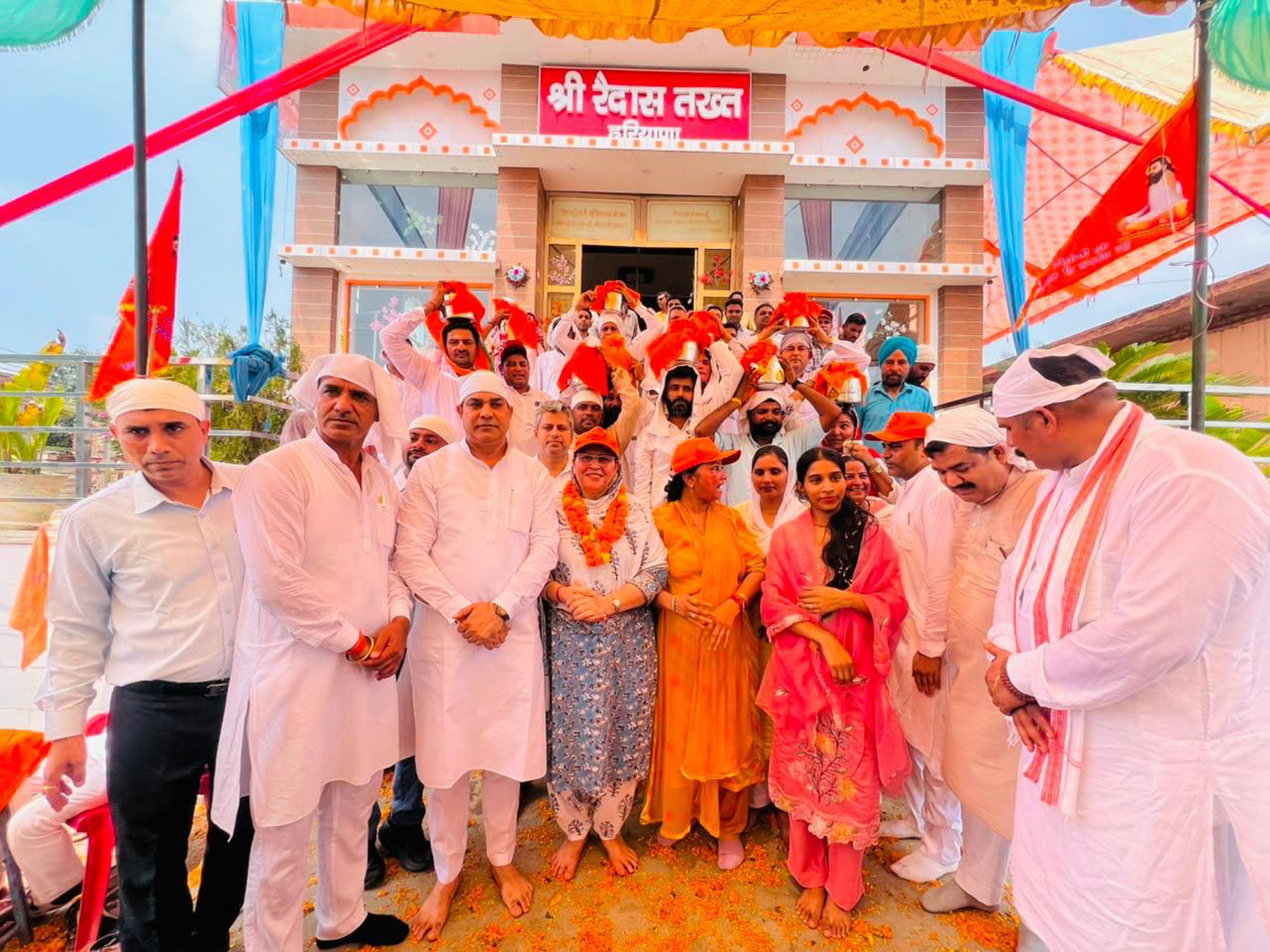 कलायत में कलश यात्रा के दौरान जिला अध्यक्ष ज्योति सैनी, अशोक गुर्जर, कमलेश ढांडा व श्री रैदास त