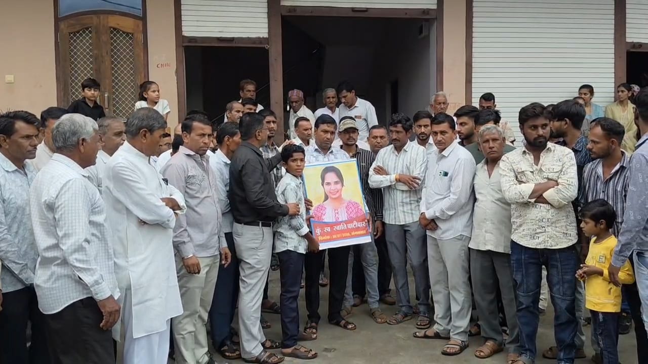 प्रतीकात्मक अंतिम संस्कार किया