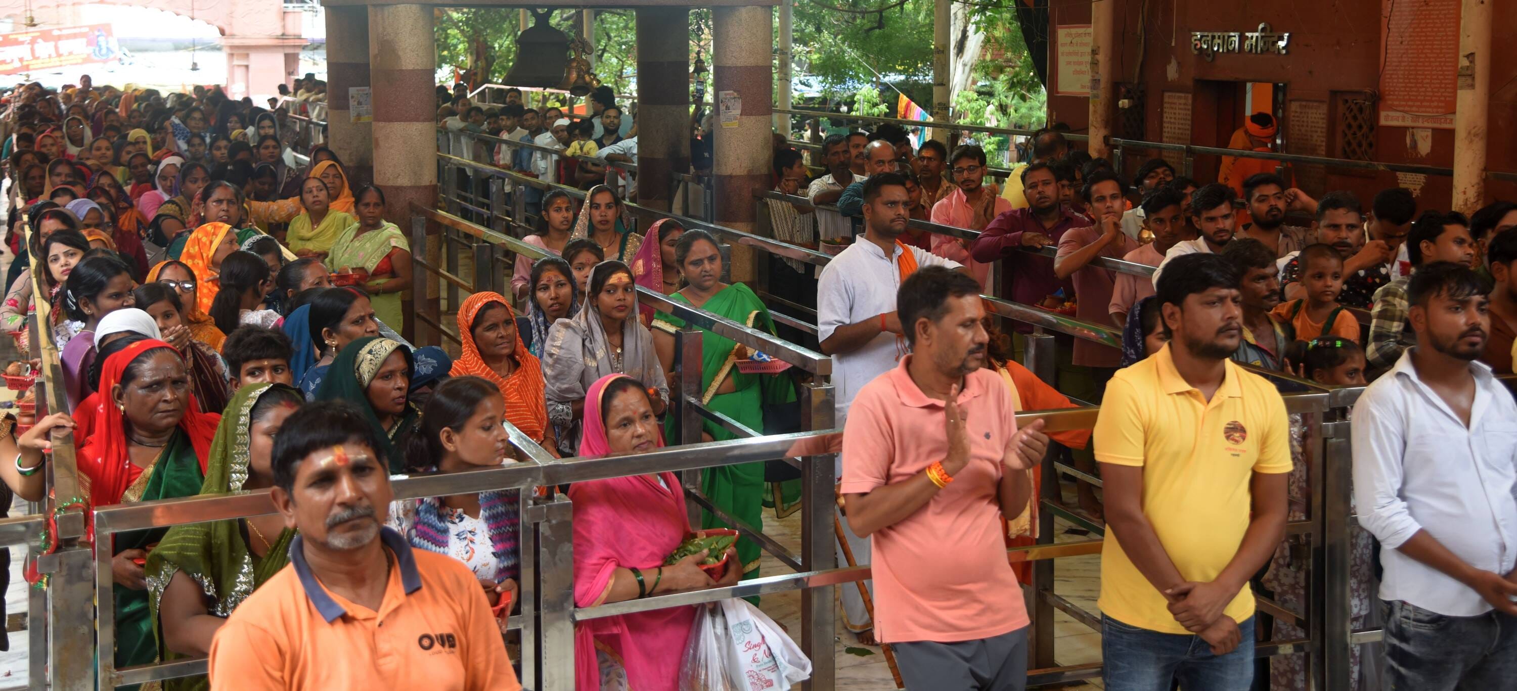 सावन के पहले बुधवार पर बुद्धेश्वर मंदिर में उमड़ी आस्था