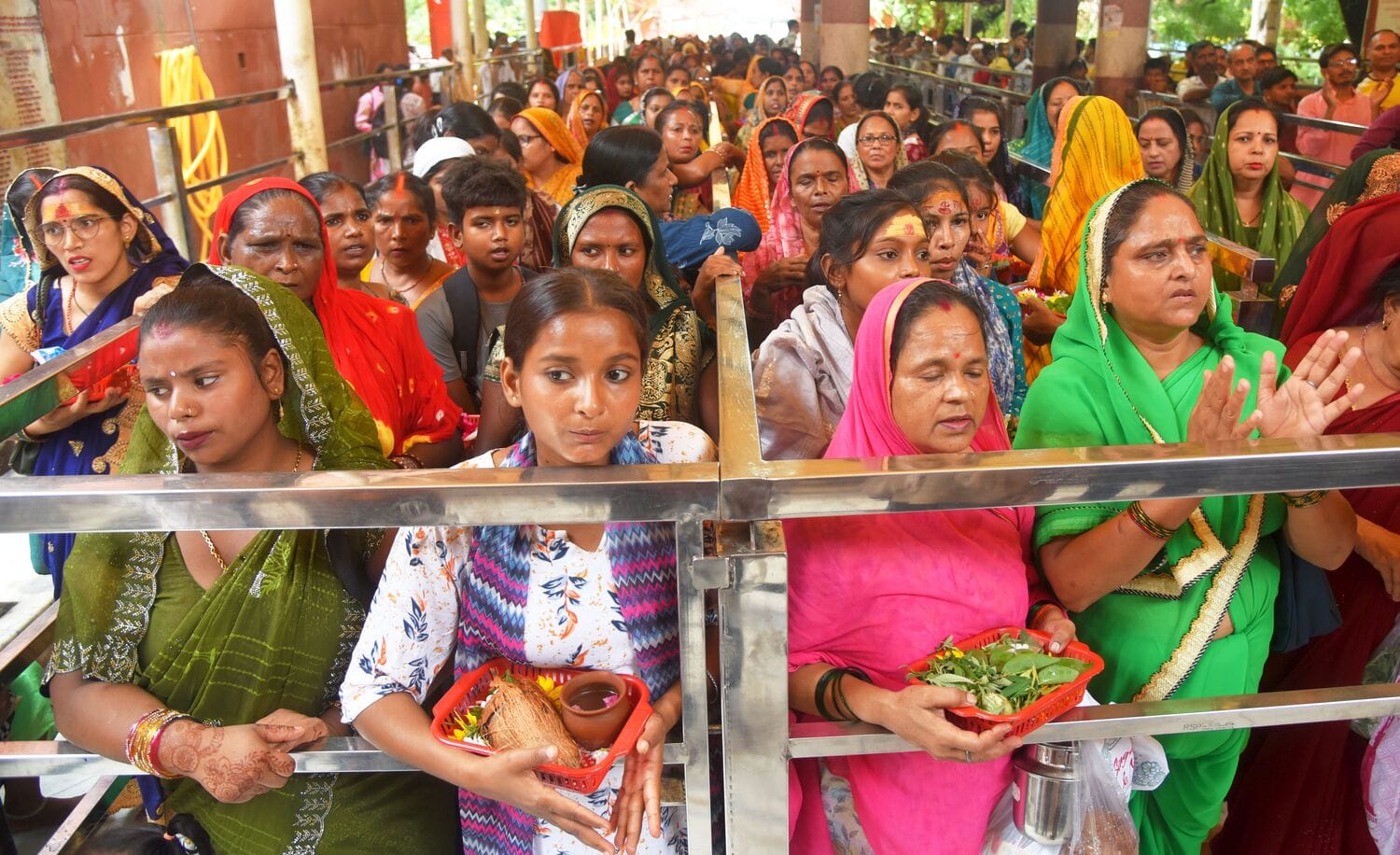 सावन के पहले बुधवार पर बुद्धेश्वर मंदिर में उमड़ी आस्था