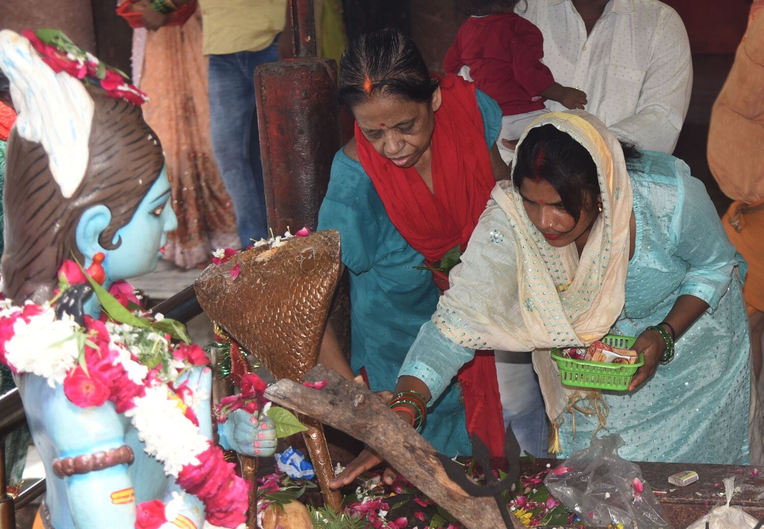 सावन के पहले बुधवार पर बुद्धेश्वर मंदिर में उमड़ी आस्था