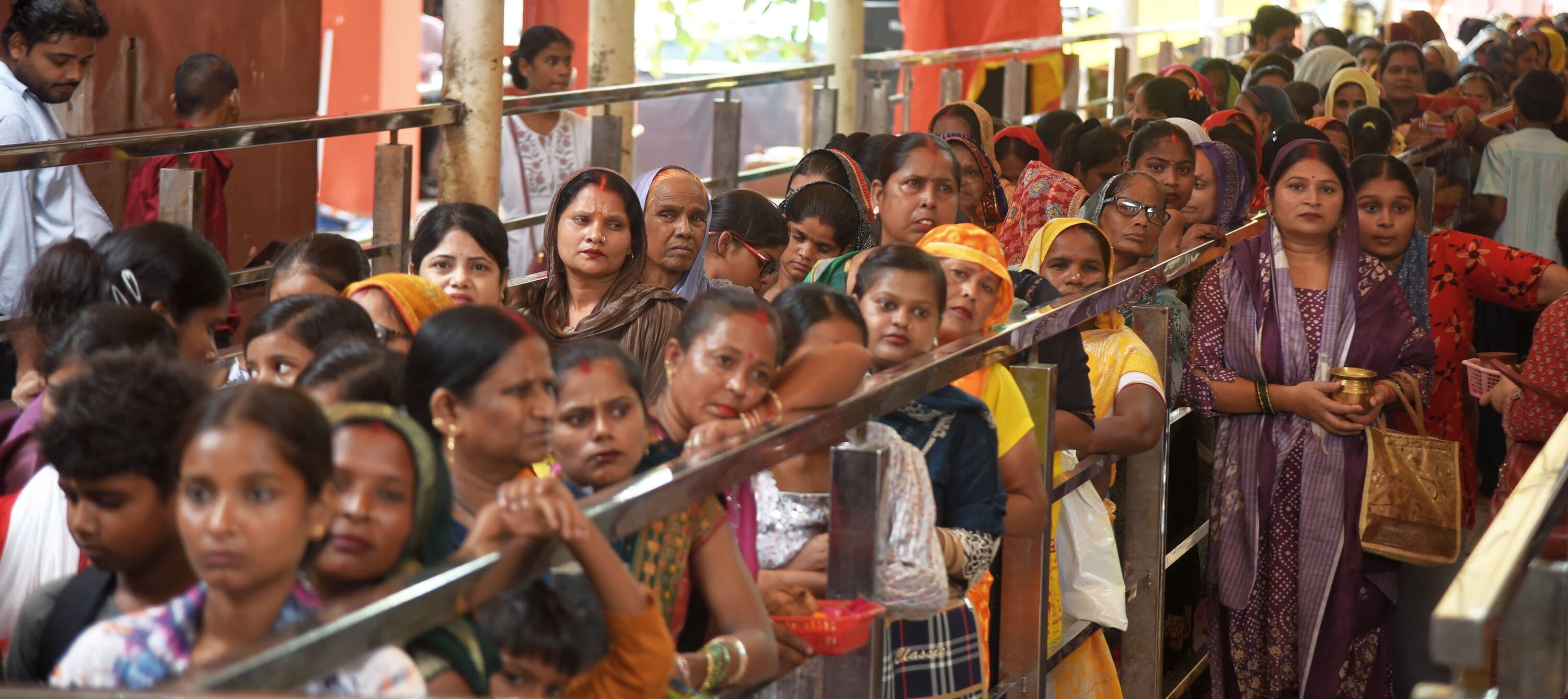सावन के पहले बुधवार पर बुद्धेश्वर मंदिर में उमड़ी आस्था